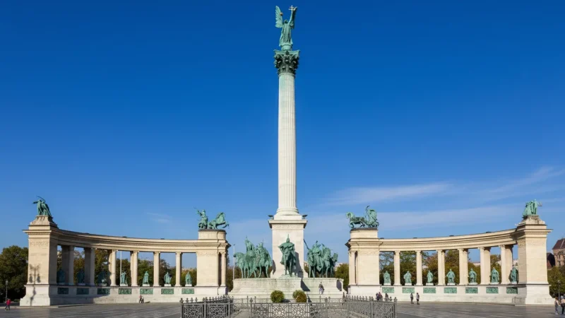 06) Heroes’ Square(2)