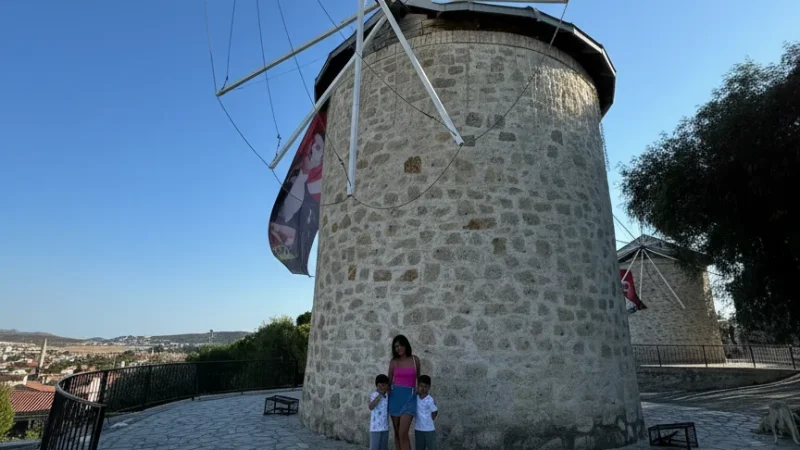 06. Alacati Windmills – Small viewpoint and local landmark_(3)