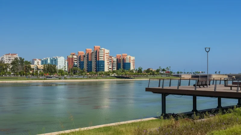 06. Bogacayi Riverfront – A calm riverside area with restaurants_(1)