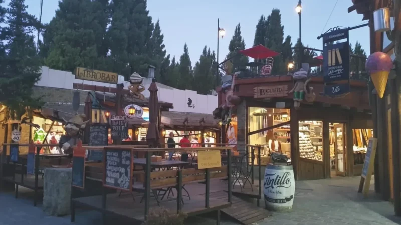 06. El Calafate Town Center – Shops and cafés(3)