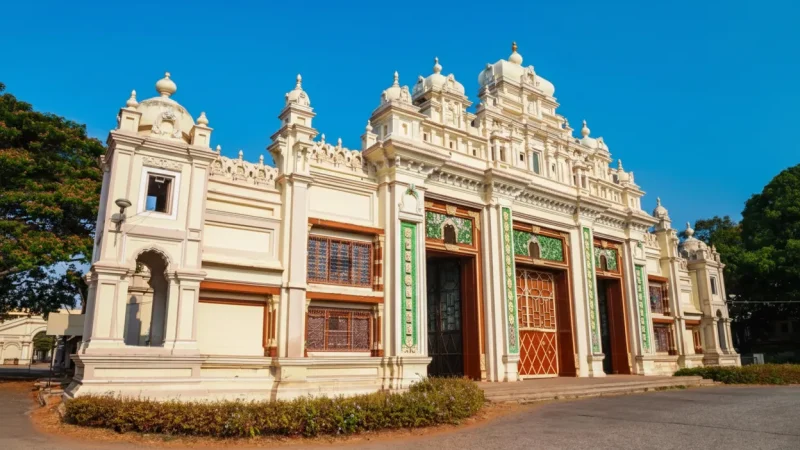 06. Jaganmohan Palace – A palace housing an art gallery_(3)