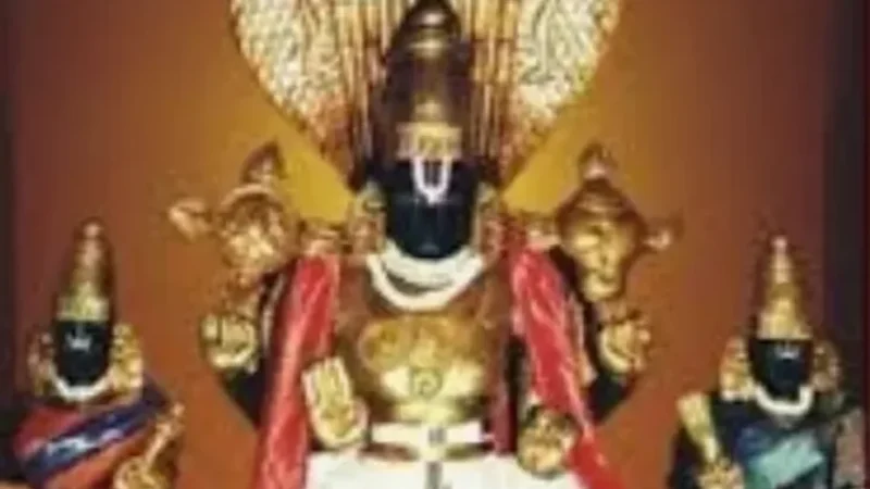 06. Koodal Azhagar Temple – A prominent Vishnu temple_(1)