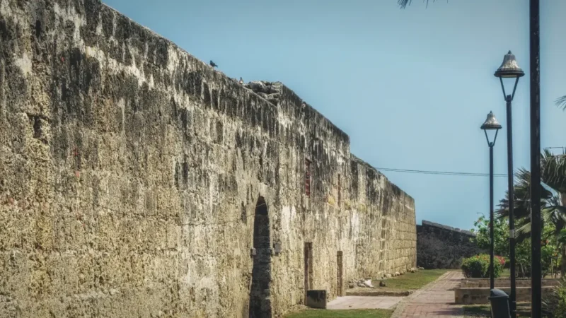 07 City Walls Walk – Coastal historic path_(7)