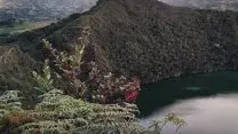 07 Mountain Hillsides – Green surrounding landscapes(1)