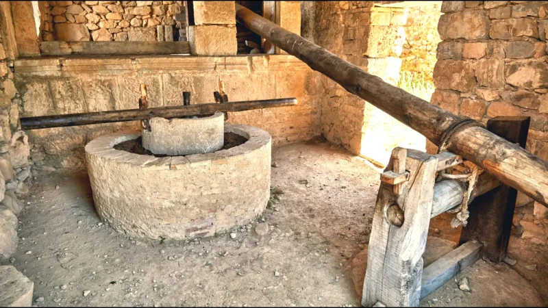 07) Olive Press Ruins(2)