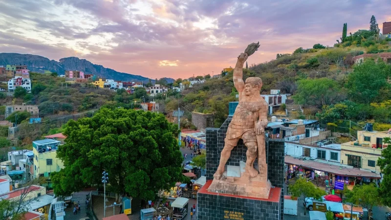 07) Pípila Monument Viewpoint(1)