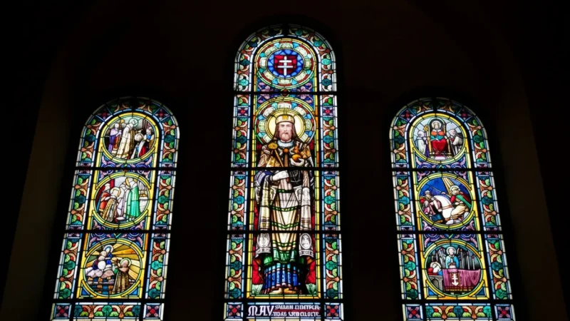 07) Votive Church Interior(4)