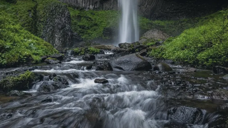 07) Waterfall Country(1)