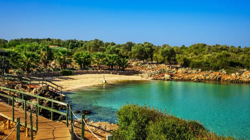 07. Cleopatra Island – A small island with soft sand and clear water_(2)