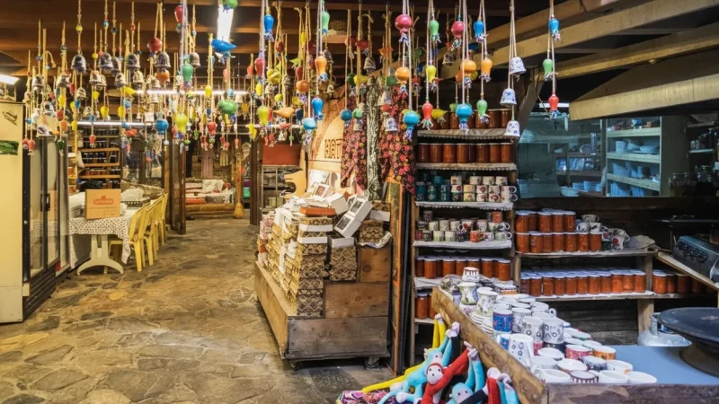 07. Local Handicraft Market – Handmade goods, local textiles, and souvenirs_(4)