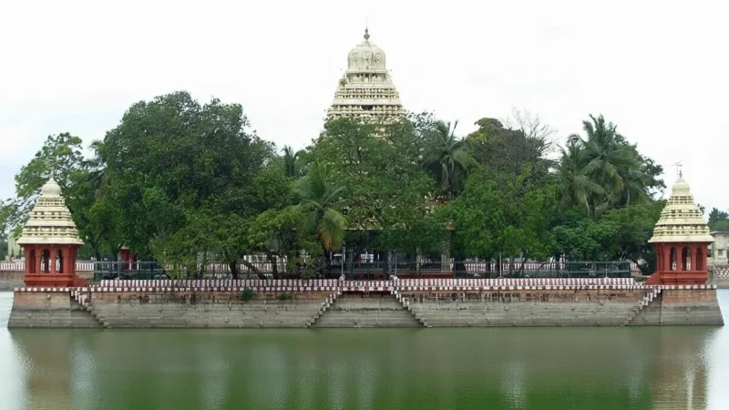 07. Vandiyur Mariamman Teppakulam – A large temple tank_(1)