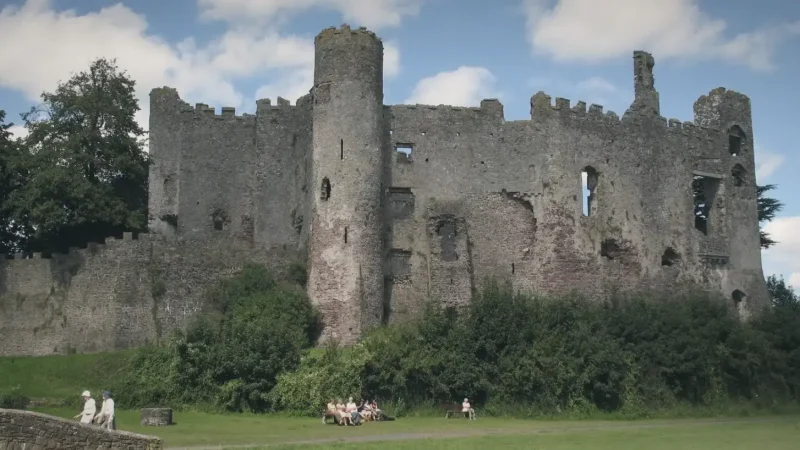 08) Laugharne Castle(1)