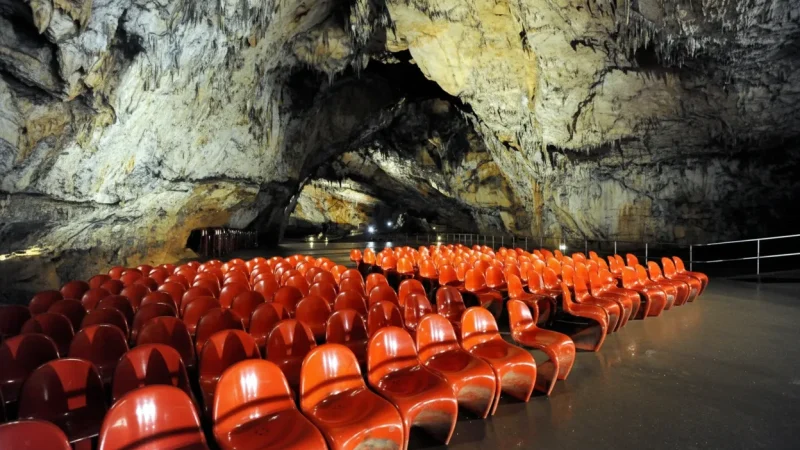 08) Underground Concert Hall(1)