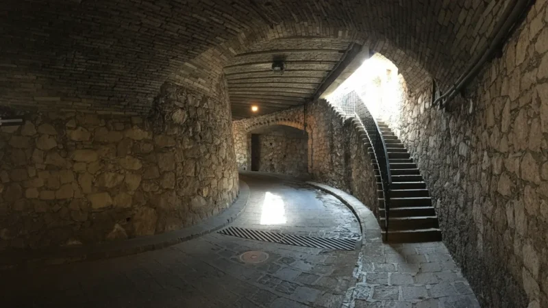 08) Underground Streets(2)