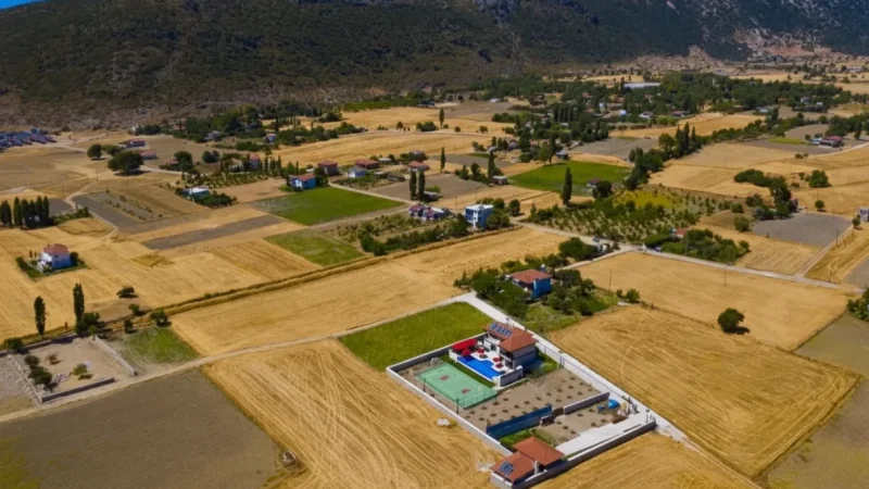 08. Bezirgan Village – A quiet village known for rural landscapes_(1)