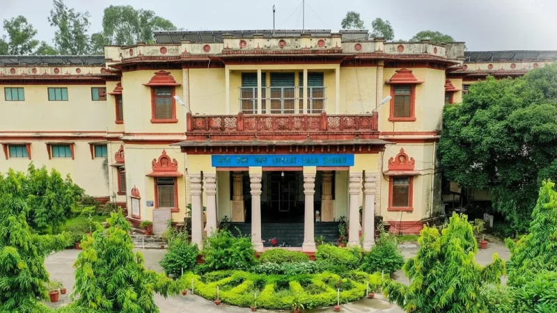 08. Bharat Kala Bhavan Museum – Displays Indian art and artifacts_(1)