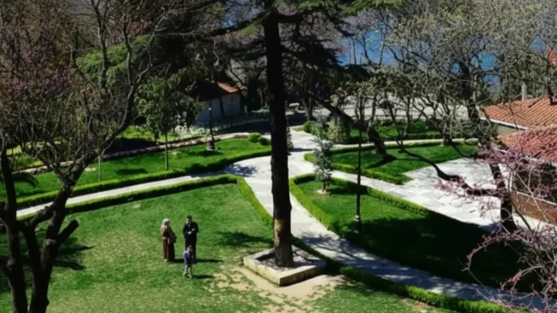 08. Fethi Pa■a Grove – Large green hillside park_(2)