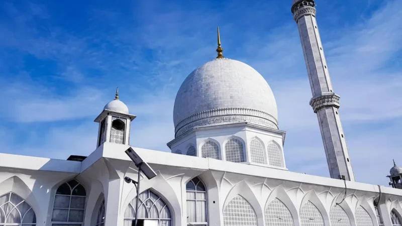 08. Hazratbal Shrine – An important religious site_(6)