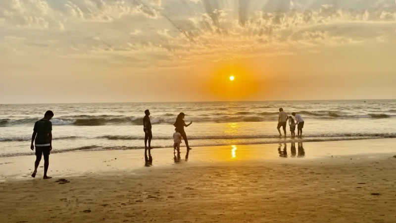 08. Juhu Beach – A lively urban beach_(3)