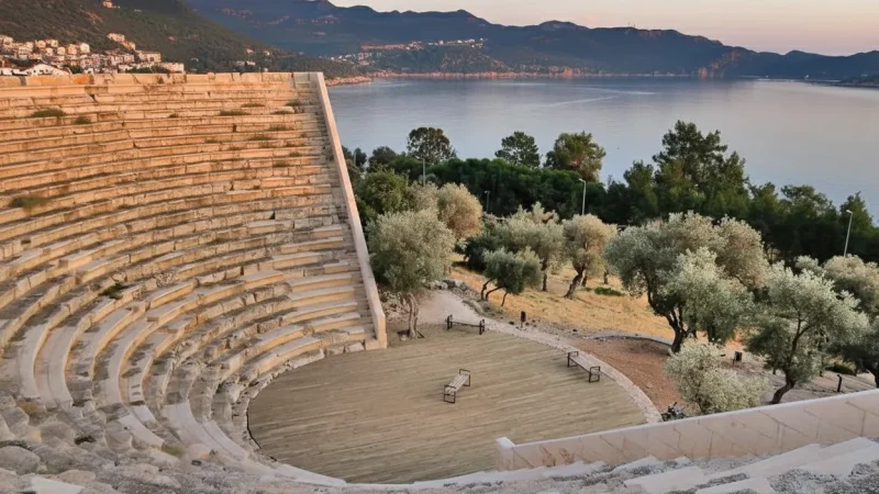 08. Kas Amphitheatre – A small ancient theatre facing the sea_(2)