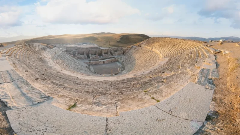 08. Laodicea Ancient City – Roman ruins and columns_(2)