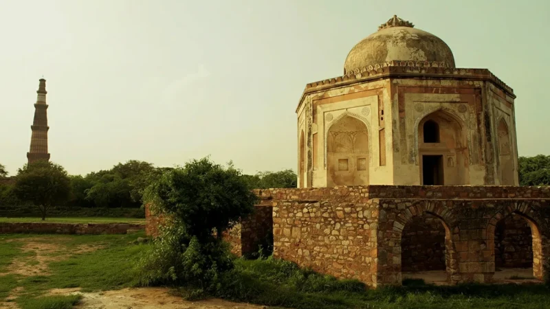 08. Mehrauli Archaeological Park – Ancient ruins and walking trails_(3)