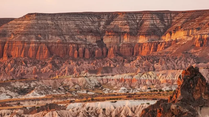 08. Rose Valley – Hiking trails with peaceful, rosy cliffs_(1)