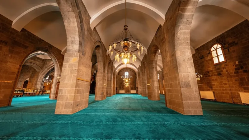 08. Ulu Mosque – Historic mosque with detailed architecture_(3)