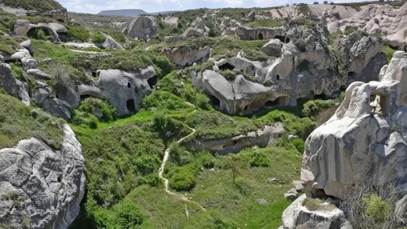 08. Uzengi Valley – Springs and cave structures_(4)