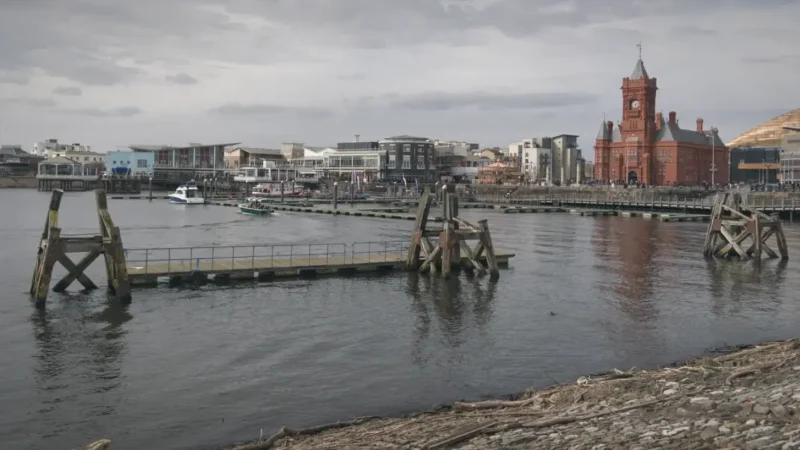 09) Mermaid Quay(1)