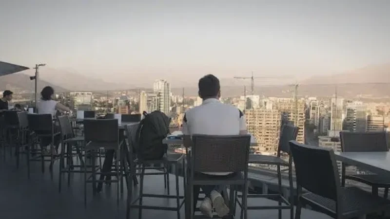 09 Rooftop Dining Areas – Elevated dining experiences_(2)