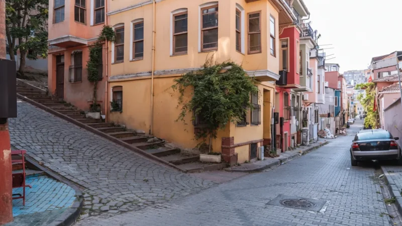 09. Balat Streets – Colorful old neighborhood with historic homes_(1)