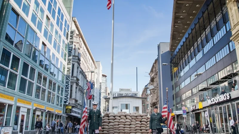 09. Checkpoint Charlie Area(1)