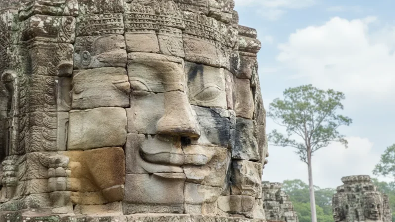 1 Bayon Temple – Iconic smiling stone faces(3)