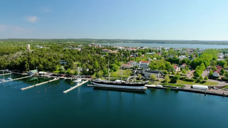 1 Mariehamn Town ‒ Capital with harbor life(1)