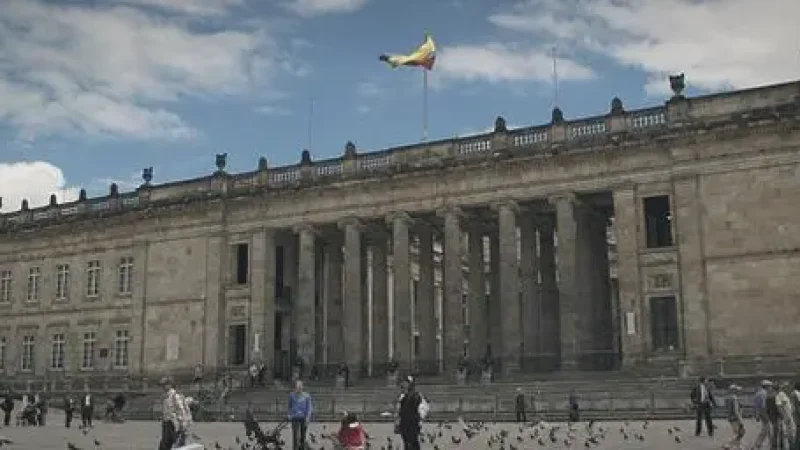 1 Plaza Bolívar – Historic city square surrounded by landmarks(4)