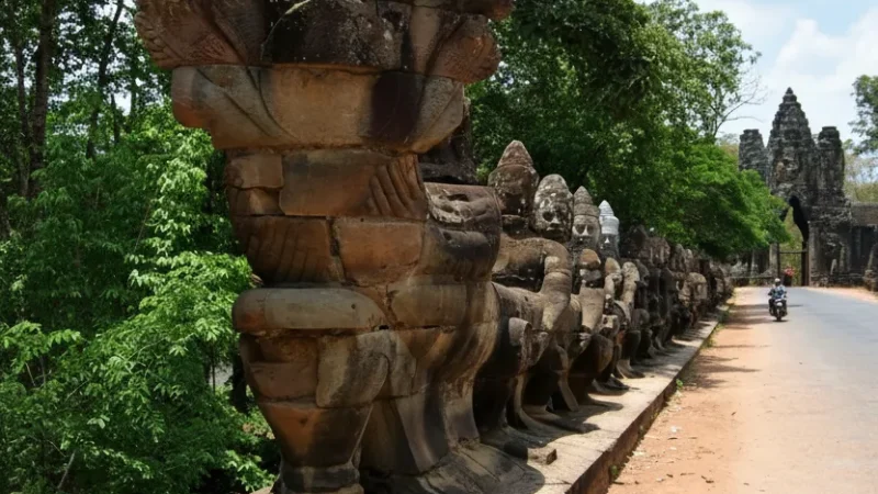 1 South Gate of Angkor Thom – Grand stone entrance(1)