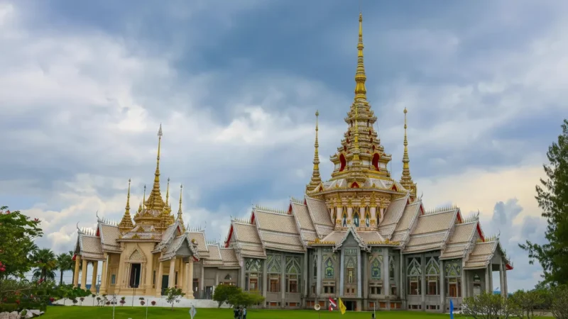1 Wat Nokor Temple Complex – Ancient and modern structures(5)