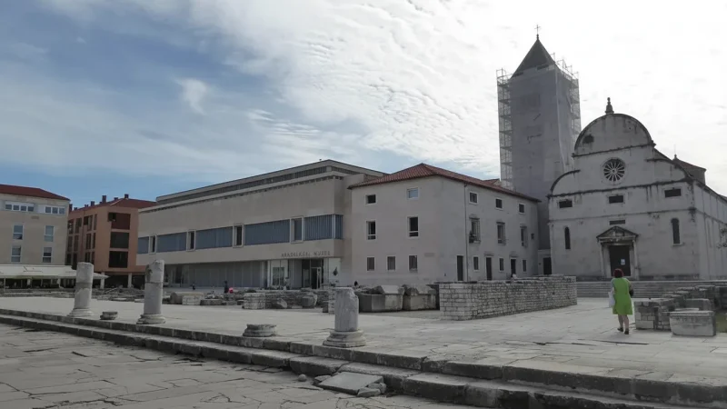 10) Archaeological Museum(4)