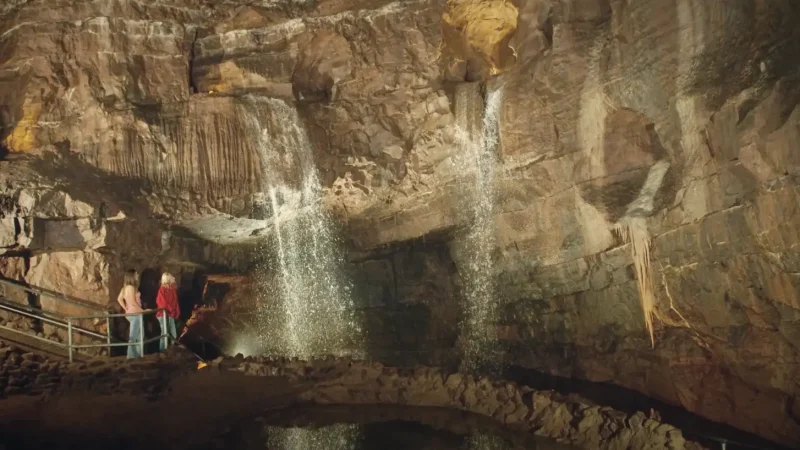 10) Dan-yr-Ogof Caves(1)
