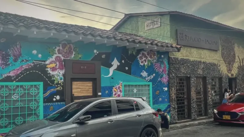 10 Laureles Neighborhood – Relaxed local area(6)