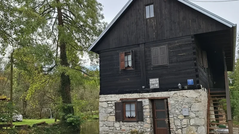 10) Old Stone Houses(3)