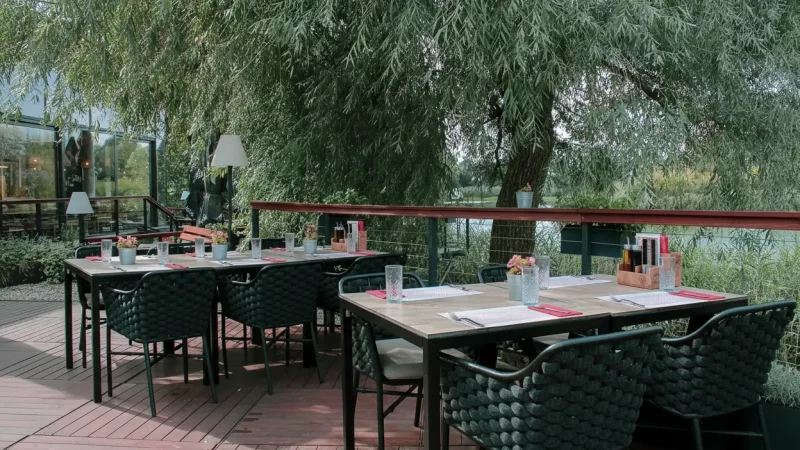 10) Riverside Cafés(2)