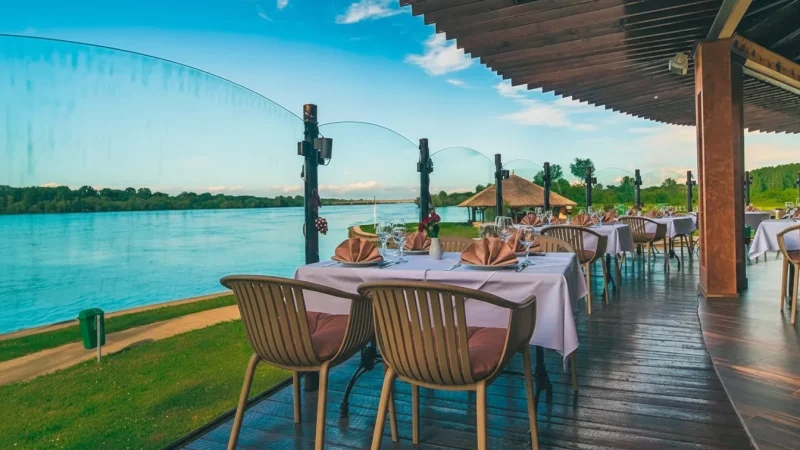 10) Riverside Cafés(2)