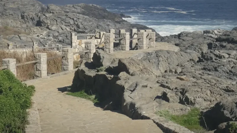 10) Rocky Shore Paths(2)