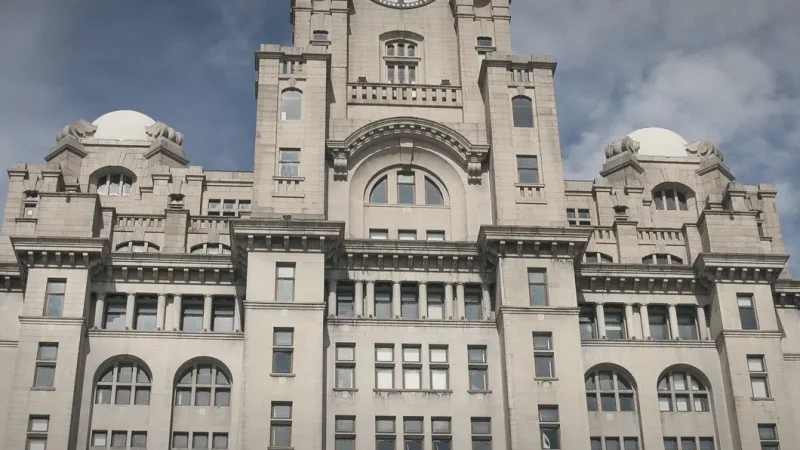 10) Royal Liver Building(6)
