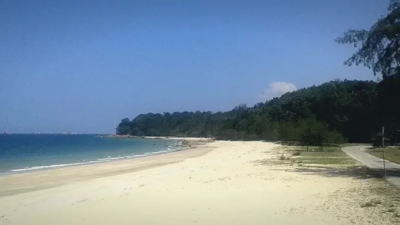 10) Teluk Kalong Beach(6)