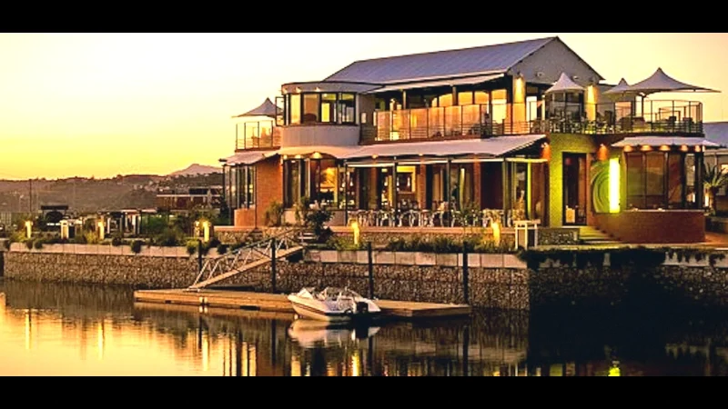 10 Thesen Island – Marina and dining area(3)