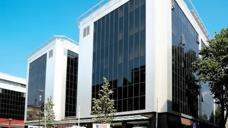 10. American Hospital Street – Elegant neighborhood area_(4)