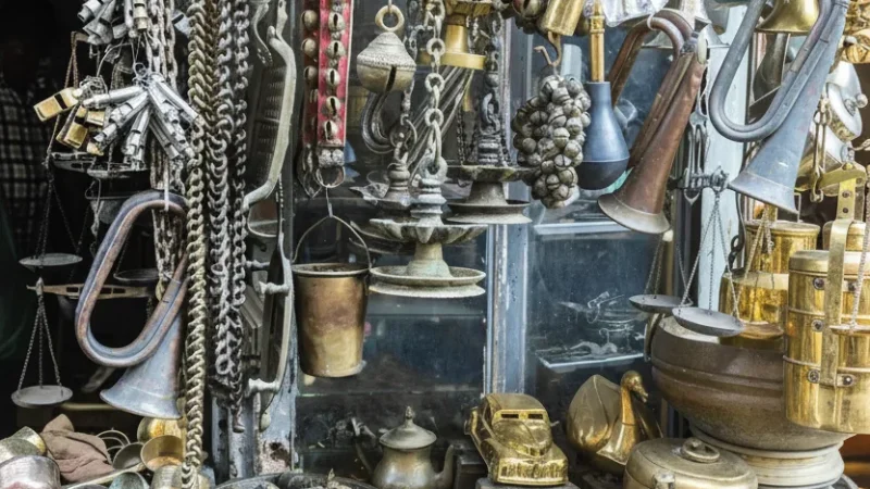 10. Chor Bazaar – A traditional street market_(6)